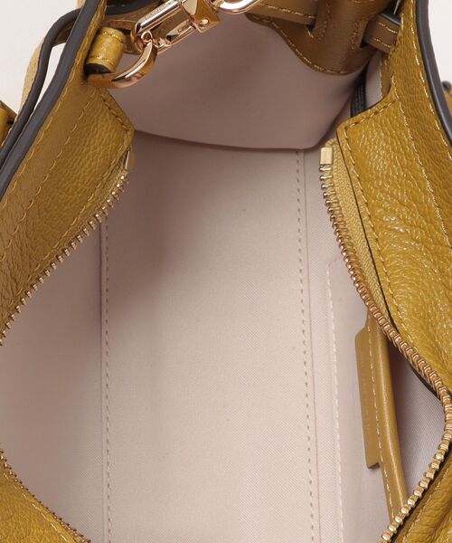 MICHAEL KORS(マイケルコース)の「HAMILTON MODERNE レザー クロスボディ エクストラスモール(ショルダーバッグ・レディース・イエロー系・FREE)」の8枚目の写真