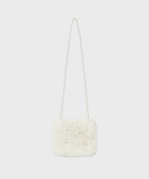 SINOON(シヌーン)の「SN Mini Fur Cross Bag (Ivory)(メッセンジャーバッグ・レディース・アイボリー・FREE)」の1枚目の写真