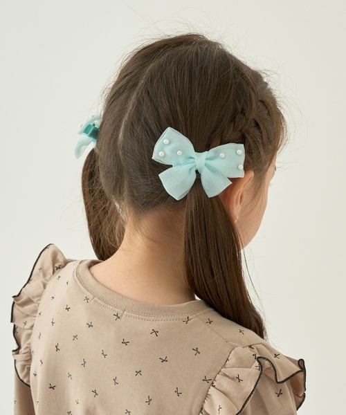 Lycee mine（リセマイン）の「イミテーションパール付きリボンヘアクリップ(2コセット)【子供服】【キッズ】【女の子】（その他ヘアアクセサリー・キッズ・ピンク/エメラルド/サックスブルー/ラベンダー・F）」の2枚目の写真