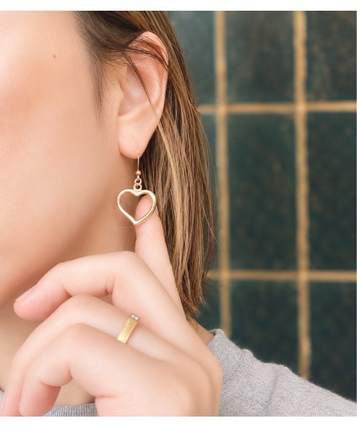 tone（トーン）の「【Flower】【アレルギー対応】シンプル映えゆらゆらハートピアス(MA)（ピアス（両耳用）・レディース・ゴールド・FREE）」の2枚目の写真