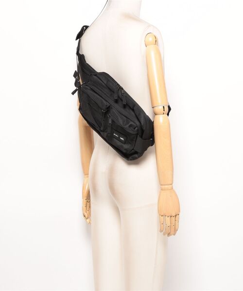 RVCA（ルーカ）の「RVCA メンズ WAISTPACK DELUXE  【2026年秋冬モデル】（ボディバッグ/ウエストポーチ・メンズ・ブラック・FREE）」の2枚目の写真
