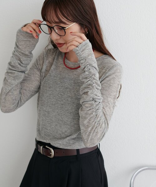 DISCOAT(ディスコート)の「【WEB限定】シアー袖シャーリングプルオーバー(Tシャツ/カットソー・レディース・アイボリー/チャコールグレー/グレー・FREE)」の3枚目の写真