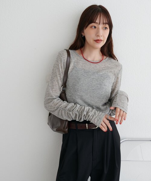 DISCOAT(ディスコート)の「【WEB限定】シアー袖シャーリングプルオーバー(Tシャツ/カットソー・レディース・アイボリー/チャコールグレー/グレー・FREE)」の11枚目の写真