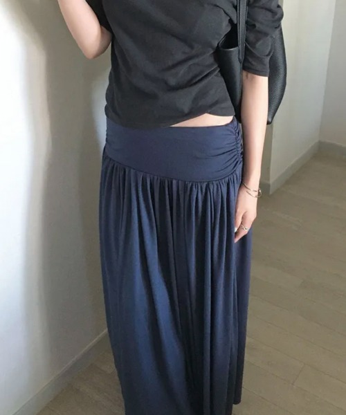 LOENNE(ロエヌ)の「Gathered Maxi Skirt / ギャザーマキシスカート(スカート・レディース・ネイビー/グレー/ブラック・FREE)」の15枚目の写真