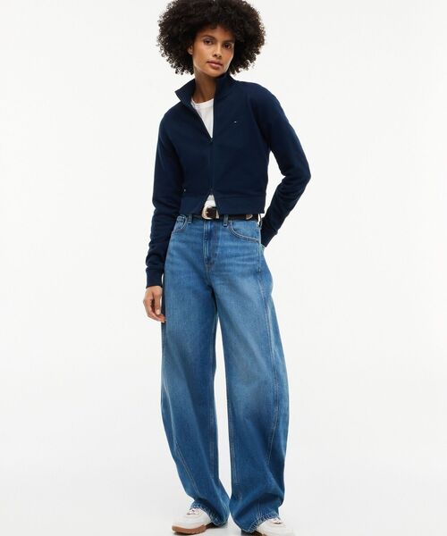 tommy jeans(トミー ジーンズ)の「エラハイライズ バレルジーンズ(デニムパンツ・レディース・インディゴブルー・25inch/27inch/26inch)」の2枚目の写真