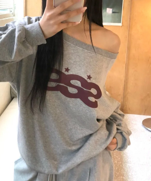 VIVID LADY(ビビッドレディー)の「SSSプリント ワンショルダー 長袖トップス スウェット(スウェット・レディース・ブラック/アイボリー/グレー・FREE)」の16枚目の写真