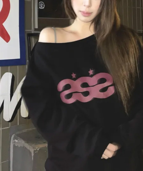 VIVID LADY(ビビッドレディー)の「SSSプリント ワンショルダー 長袖トップス スウェット(スウェット・レディース・ブラック/アイボリー/グレー・FREE)」の10枚目の写真