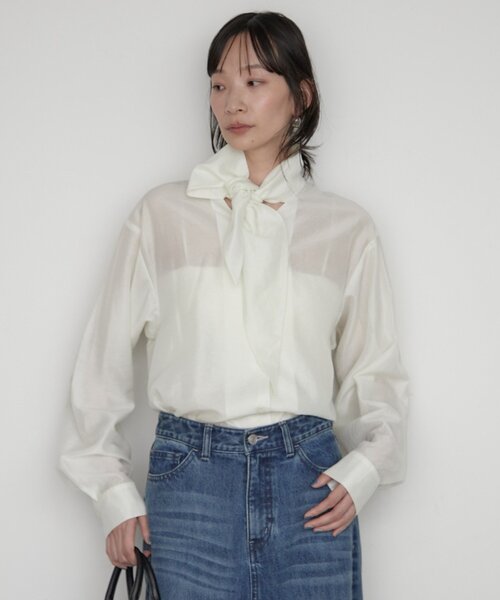 LOUNGEDRESS（ラウンジドレス）の「【Atelier N5/アトリエヌメロサンク】ボウタイブラウス（シャツ/ブラウス・レディース・オフホワイト/ブラック・FREE）」の4枚目の写真
