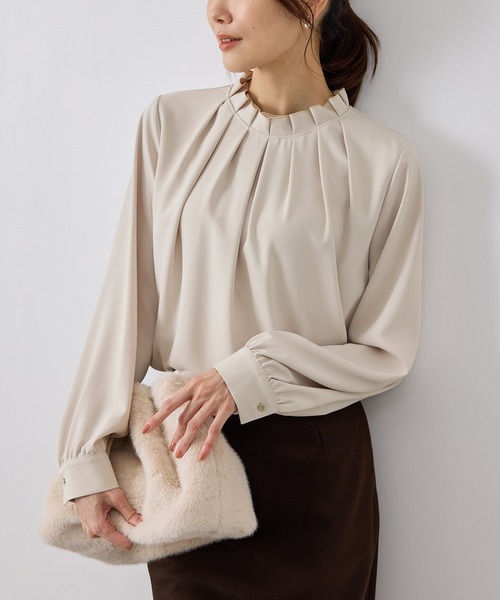 ROPE' PICNIC(ロペピクニック)の「【WEB限定】ジョーゼットタック襟ブラウス/UVカット(シャツ/ブラウス・レディース・サックスブルー/ホワイト/チャコールグレー/ベージュ・S/M/L)」の3枚目の写真