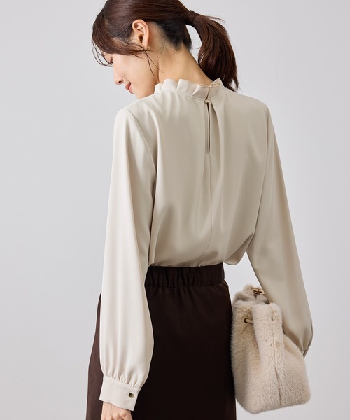 ROPE' PICNIC(ロペピクニック)の「【WEB限定】ジョーゼットタック襟ブラウス/UVカット(シャツ/ブラウス・レディース・サックスブルー/ホワイト/チャコールグレー/ベージュ・S/M/L)」の9枚目の写真