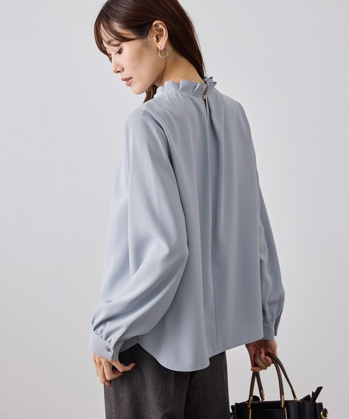 ROPE' PICNIC(ロペピクニック)の「【WEB限定】ジョーゼットタック襟ブラウス/UVカット(シャツ/ブラウス・レディース・サックスブルー/ホワイト/チャコールグレー/ベージュ・S/M/L)」の11枚目の写真