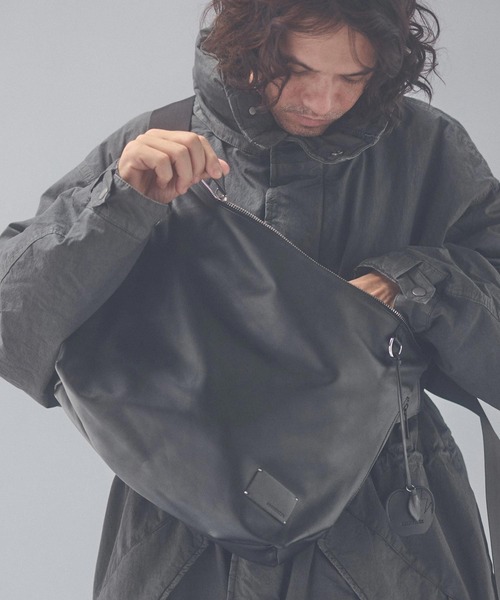 ADAM PATEK(アダムパテック)の「mko13958-w-r leather medium shoulder bag ショルダーバッグ(AP2629020)(ショルダーバッグ・メンズ・ブラック・FREE)」の2枚目の写真