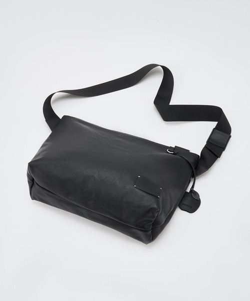 ADAM PATEK(アダムパテック)の「mko13958-w-r leather medium shoulder bag ショルダーバッグ(AP2629020)(ショルダーバッグ・メンズ・ブラック・FREE)」の10枚目の写真