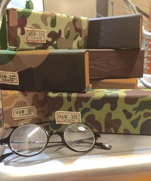 CANAL JEAN(キャナルジーン)の「DULTON FOLDING CASE メガネケース(メガネ・レディース・ライトブラウン/ダークブラウン/ダークグレー/グリーン系カモフラージュ/ブラウン系カモフラージュ・ONE SIZE)」の1枚目の写真