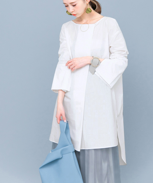 KBF（ケイビーエフ）の「KBF フロントタックワイドカフスチュニック（チュニック・レディース・ホワイト/ライトベージュ/ライラック・ONE）」の2枚目の写真