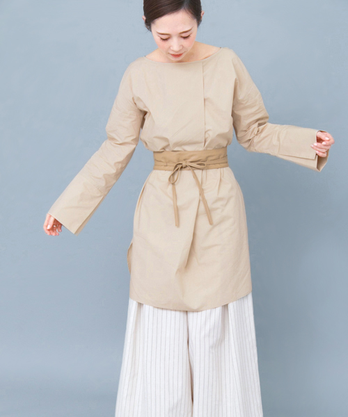 KBF（ケイビーエフ）の「KBF フロントタックワイドカフスチュニック（チュニック・レディース・ホワイト/ライトベージュ/ライラック・ONE）」の6枚目の写真