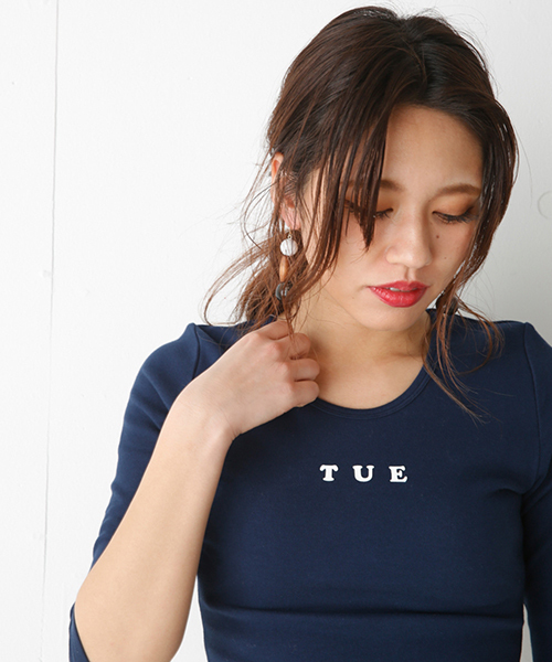 SLY（スライ）の「WEEK LOGO 7分袖 TOPS（Tシャツ/カットソー・レディース・ネイビー/ライトピンク/ブラック/ライトブルー/ホワイト/レッド/ライトイエロー・2/1）」の4枚目の写真
