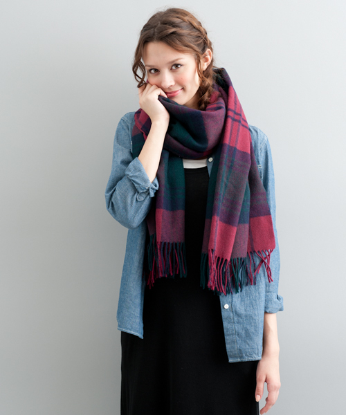 green label relaxing（グリーンレーベルリラクシング）の「GLEN PRINCE チェックストール（ストール/ショール・レディース・ベージュ/オリーブ/ワイン・フリー）」の3枚目の写真