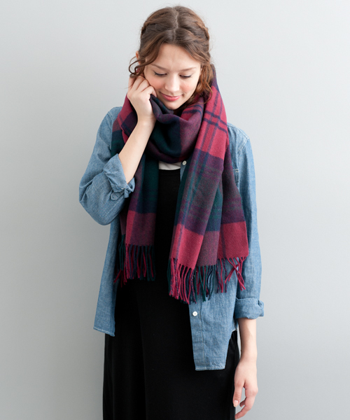 green label relaxing（グリーンレーベルリラクシング）の「GLEN PRINCE チェックストール（ストール/ショール・レディース・ベージュ/オリーブ/ワイン・フリー）」の10枚目の写真