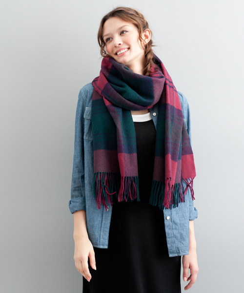 green label relaxing（グリーンレーベルリラクシング）の「GLEN PRINCE チェックストール（ストール/ショール・レディース・ベージュ/オリーブ/ワイン・フリー）」の11枚目の写真