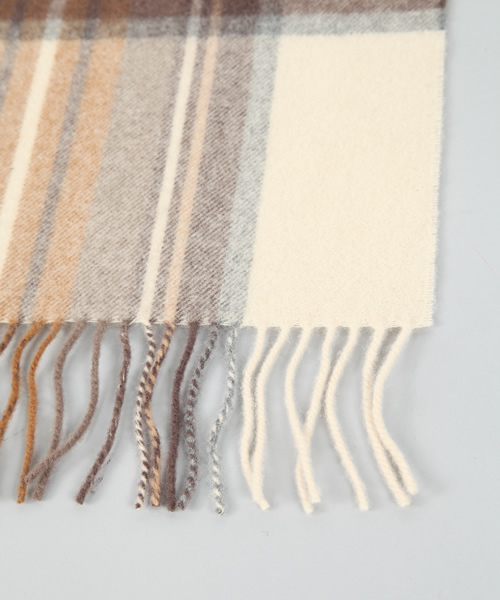 green label relaxing（グリーンレーベルリラクシング）の「GLEN PRINCE チェックストール（ストール/ショール・レディース・ベージュ/オリーブ/ワイン・フリー）」の5枚目の写真