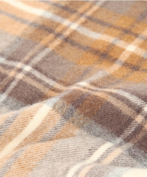 green label relaxing（グリーンレーベルリラクシング）の「GLEN PRINCE チェックストール（ストール/ショール・レディース・ベージュ/オリーブ/ワイン・フリー）」の6枚目の写真