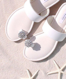 RANDA | 【足にフィットするよう履き心地を追求】サムリングビジューサンダル(サンダル)