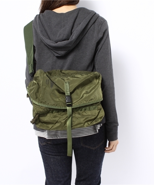 BEAMS BOY（ビームスボーイ）の「BEAMS BOY / デッドストック USメディカルBAG（ショルダーバッグ・レディース・オリーブ・ONE SIZE）」の10枚目の写真