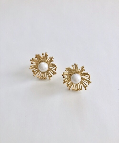 TIMELESS&THREE（タイムレスアンドスリー）の「メタルイヤリング（イヤリング・レディース・A/B/C/D/E/F/G/H/I/J/K/L/M/N/O/P/S/V/W/R/T/U/Q/X/その他1/Y/Z/その他2/その他3/その他4/その他5/その他6/その他7/その他8/その他9・FREE）」の2枚目の写真