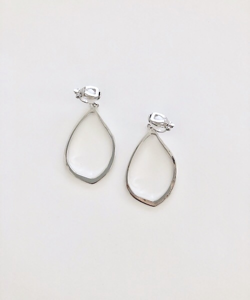 TIMELESS&THREE（タイムレスアンドスリー）の「メタルイヤリング（イヤリング・レディース・A/B/C/D/E/F/G/H/I/J/K/L/M/N/O/P/S/V/W/R/T/U/Q/X/その他1/Y/Z/その他2/その他3/その他4/その他5/その他6/その他7/その他8/その他9・FREE）」の5枚目の写真