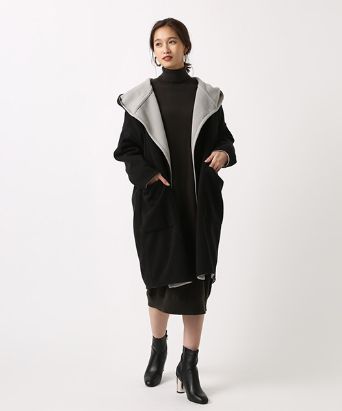 AZUL by moussy（アズールバイマウジー）の「フリースリバーシブルフードコート（その他アウター・レディース・グレー系その他/キャメル/ブラック・MEDIUM/SMALL）」の2枚目の写真