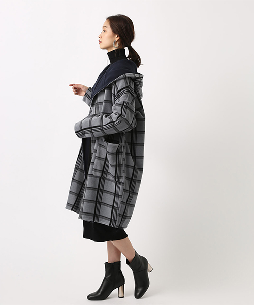 AZUL by moussy（アズールバイマウジー）の「フリースリバーシブルフードコート（その他アウター・レディース・グレー系その他/キャメル/ブラック・MEDIUM/SMALL）」の19枚目の写真