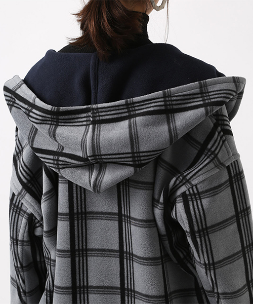 AZUL by moussy（アズールバイマウジー）の「フリースリバーシブルフードコート（その他アウター・レディース・グレー系その他/キャメル/ブラック・MEDIUM/SMALL）」の16枚目の写真