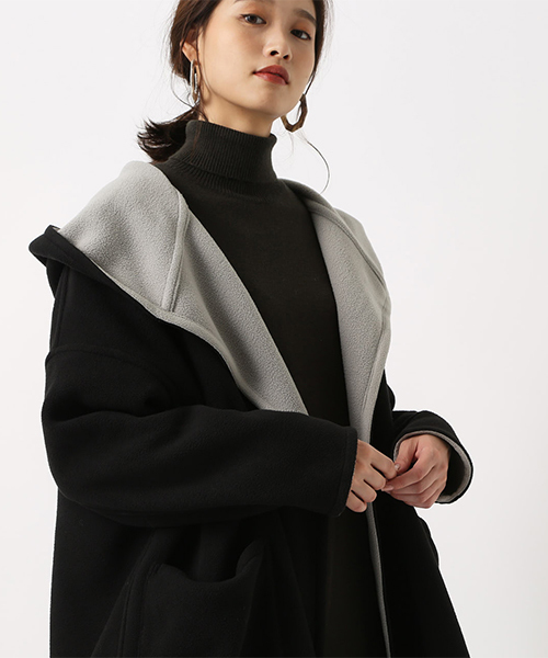 AZUL by moussy（アズールバイマウジー）の「フリースリバーシブルフードコート（その他アウター・レディース・グレー系その他/キャメル/ブラック・MEDIUM/SMALL）」の6枚目の写真