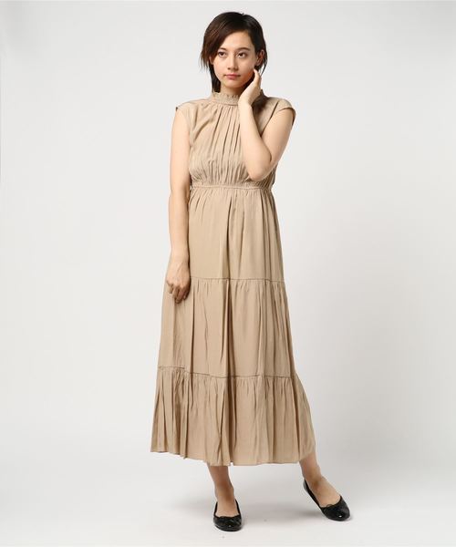 archives（アルシーヴ）の「シャーリングNティアードマキシドレス（ワンピース・レディース・ブラック/ベージュ/パープル・MEDIUM）」の2枚目の写真