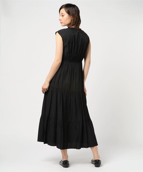 archives（アルシーヴ）の「シャーリングNティアードマキシドレス（ワンピース・レディース・ブラック/ベージュ/パープル・MEDIUM）」の4枚目の写真