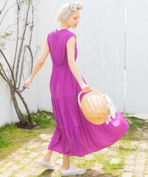 archives（アルシーヴ）の「シャーリングNティアードマキシドレス（ワンピース・レディース・ブラック/ベージュ/パープル・MEDIUM）」の7枚目の写真