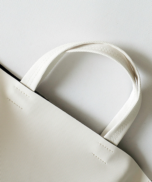 GLOBAL FORME CONCRETE(グローバルフォルムコンクリート)の「GOODJOB/グッドジョブ モノハンドバッグXS(ハンドバッグ・レディース・グレー/ホワイト/ブラック・X-SMALL)」の9枚目の写真