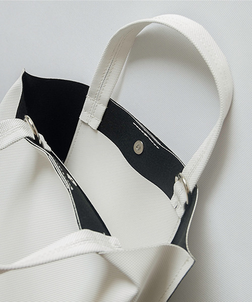 GLOBAL FORME CONCRETE(グローバルフォルムコンクリート)の「GOODJOB/グッドジョブ モノハンドバッグXS(ハンドバッグ・レディース・グレー/ホワイト/ブラック・X-SMALL)」の12枚目の写真