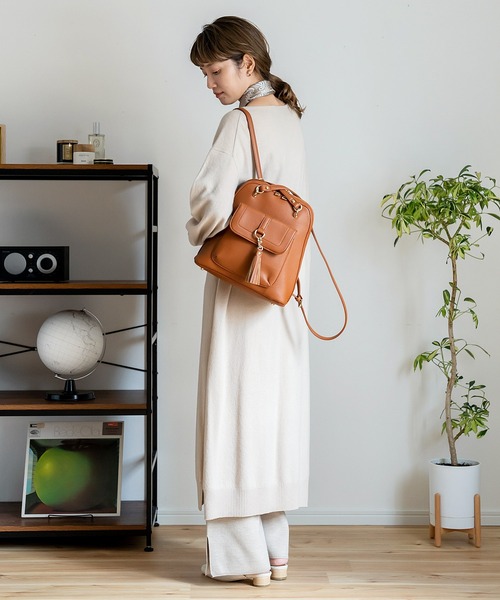 VitaFelice（ヴィータフェリーチェ）の「2wayリュックサック（バックパック/リュック・レディース・ブラック/グレー/キャメル/オレンジ/グリーン/アイボリー/ブラウン系その他/スモークピンク/ネイビー/レッド/グレー系その他/ベージュ系/ライトグレー/チャコール・FREE）」の16枚目の写真