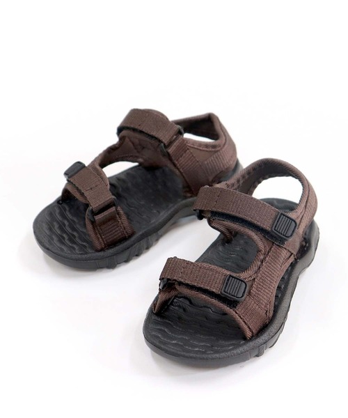 THE CASUAL（カジュアル）の「ストラップサンダル キッズ（サンダル・キッズ・ブルー/ブラック/レッド/ベージュ/カーキ/ブラウン/ブラウン系/ベージュ系/ブルー系/カーキ系/レッド系/ブラック系・17cm/18cm/20cm/21cm/19cm/22cm/16cm）」の4枚目の写真