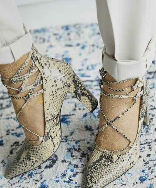 Ameri(アメリ)の「SHEER GLITTER PAIR SOCKS(ソックス/靴下・レディース・ブラック/レッド/イエロー・FREE)」の4枚目の写真