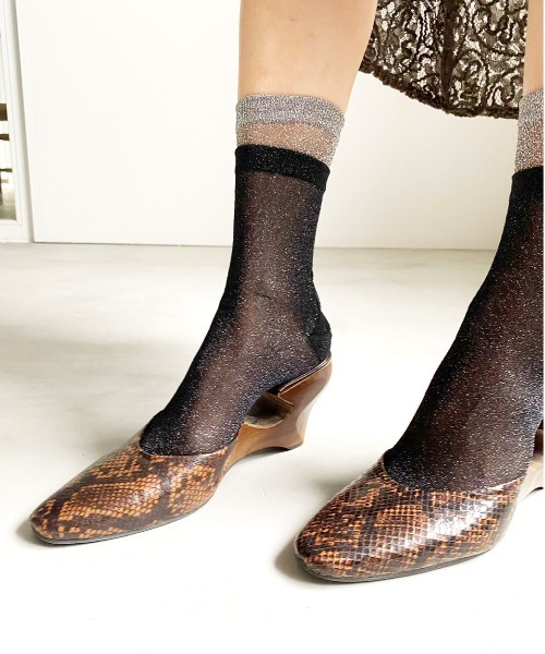 Ameri(アメリ)の「SHEER GLITTER PAIR SOCKS(ソックス/靴下・レディース・ブラック/レッド/イエロー・FREE)」の9枚目の写真