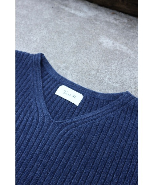 TRUNC(トランクエイティーエイト)の「Rib Mogol Yarn Knit TOPS(ニット/セーター・レディース・ネイビー/ベージュ・FREE)」の9枚目の写真