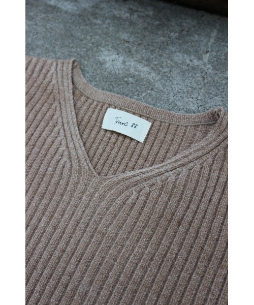 TRUNC(トランクエイティーエイト)の「Rib Mogol Yarn Knit TOPS(ニット/セーター・レディース・ネイビー/ベージュ・FREE)」の17枚目の写真