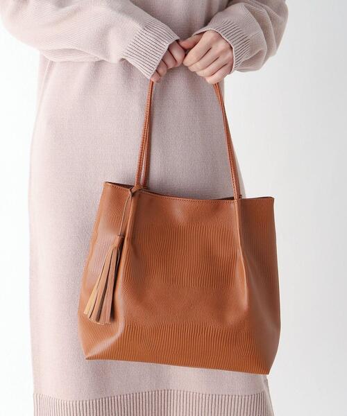 pink adobe（ピンクアドベ）の「◆タッセル付き ショルダーバッグ（トートバッグ・レディース・ライトベージュ/グレー系/サンドベージュ/ブラック/ブラウン系9/グリーン系・00）」の7枚目の写真