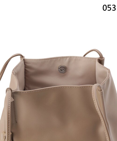 pink adobe（ピンクアドベ）の「◆タッセル付き ショルダーバッグ（トートバッグ・レディース・ライトベージュ/グレー系/サンドベージュ/ブラック/ブラウン系9/グリーン系・00）」の8枚目の写真