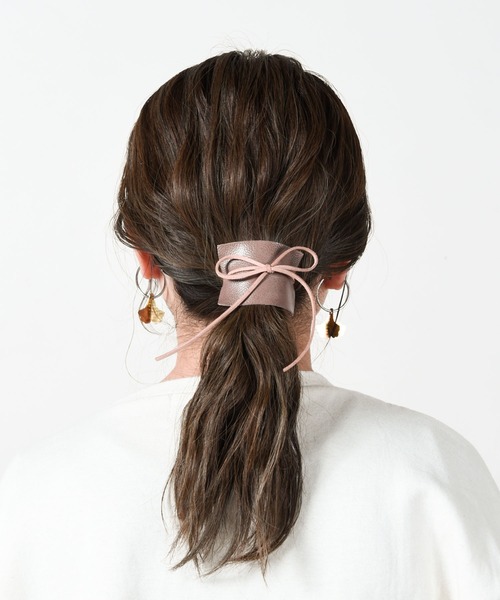 CALIFORNIA OUTFITTERS(カリフォルニア アウトフィッターズ)の「【LULKA(ルールカ)】フェイクレザーヘアアレンジポニーフック(その他ヘアアクセサリー・レディース・ホワイト/ベージュ/ブラウン/レッド/カーキ/ブラウン系その他/ピンク系その他・ONESIZE)」の5枚目の写真