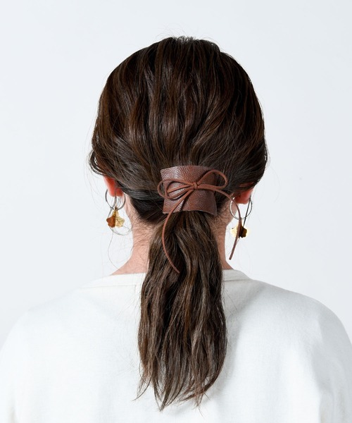 CALIFORNIA OUTFITTERS(カリフォルニア アウトフィッターズ)の「【LULKA(ルールカ)】フェイクレザーヘアアレンジポニーフック(その他ヘアアクセサリー・レディース・ホワイト/ベージュ/ブラウン/レッド/カーキ/ブラウン系その他/ピンク系その他・ONESIZE)」の3枚目の写真