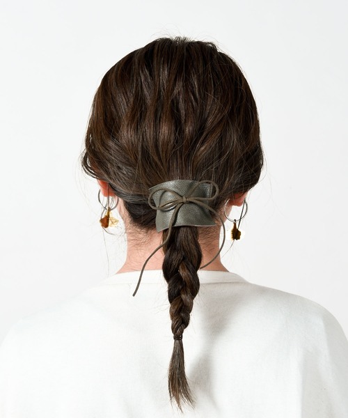 CALIFORNIA OUTFITTERS(カリフォルニア アウトフィッターズ)の「【LULKA(ルールカ)】フェイクレザーヘアアレンジポニーフック(その他ヘアアクセサリー・レディース・ホワイト/ベージュ/ブラウン/レッド/カーキ/ブラウン系その他/ピンク系その他・ONESIZE)」の6枚目の写真